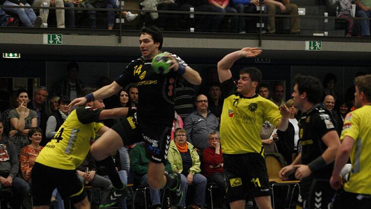 Jir Vitek ergriff in Teningen auffallend oft die Initiative. Der Routinier des HSC 2000 Coburg scheint für das Topspiel nächsten Samstag gegen den HSC Bad Neustadt gerade rechtzeitig gerüstet zu sein.  Foto: Iris Bilek