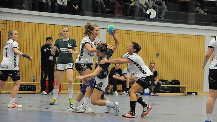 Szene aus dem Spiel der SG Garitz/Nüdlingen (grüne Trikots) gegen den 1. FC Nürnberg). Foto: Hopf