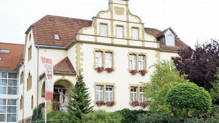 Das Altenheim in Euerdorf läuft im kommenden Jahr unter neuer Flagge. Foto: Arkadius Guzy