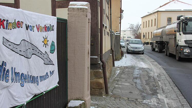 Solche Portestplakate, wie sie aktuell in Saal an der Saale hängen, aber auch in Baunach schon angebracht waren, bewirkten nichts.Foto: Ralf Kestel