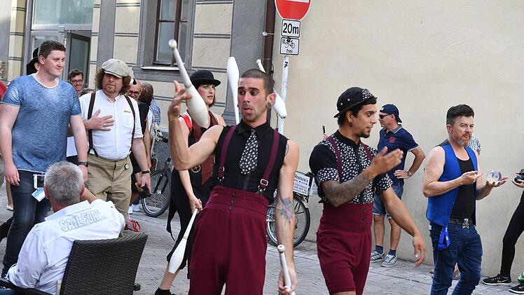 Künstlerparade zur Eröffnung der 20. Auflage von "Bamberg zaubert" am 13. Juli 2018. Foto: Ronald Rinklef