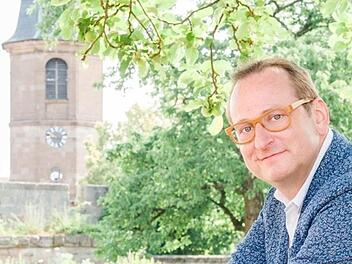 Der Comedian Volker Heißmann hat eine durchaus ernste Seite, die er am Freitag, 19. Oktober, in Hammelburg in der Kirche zeigt. Margit Hofmann Fotografie
