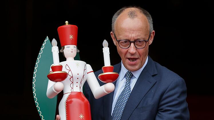 Traditionelles Fest bei Merz &ndash; wichteln gegen P&auml;ckchenflut