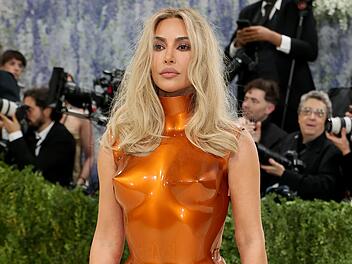 Kim Kardashian hat im Podcast "Good hand with Amy Poehler" verraten, wie viele Nahrungserg&auml;nzungsmittel sie nimmt.