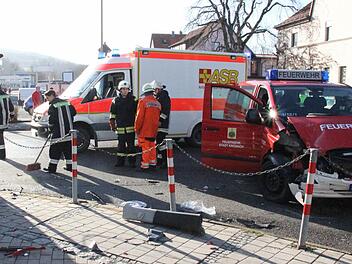 Am Montag gegen 11.05 Uhr kam es an der Kreuzung Stöhrstraße/Rodacher Straße in Kronach zu einem schweren Verkehrsunfall. Foto: Vanessa Schneider