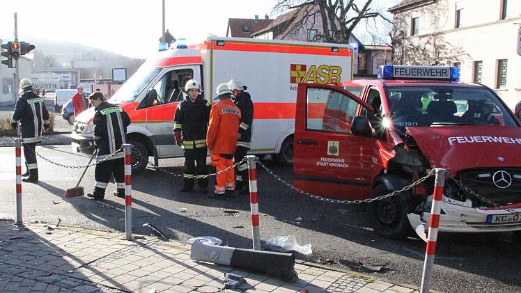 Am Montag gegen 11.05 Uhr kam es an der Kreuzung Stöhrstraße/Rodacher Straße in Kronach zu einem schweren Verkehrsunfall. Foto: Vanessa Schneider