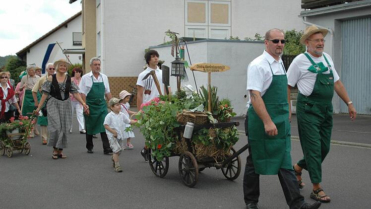 Mit schnellen Schritten will der Obst- und Gartenbauverein zum eingetragenen Verein werden. Damit soll die Möglichkeit geschaffen werden, Spendenbescheinigungen auszustellen. Das Bild stammt vom Festzug 100 Jahre Schützenverein Reiterswiesen im Juli 2010. Foto: Peter Klopf/Archiv