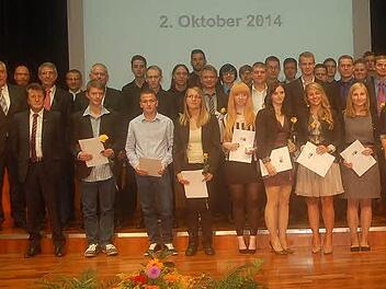 Gesamtnote "sehr gut": Die erfolgreichen Absolventen der Sommerabschlussprüfung der IHK wurden im feierlichen Rahmen im Kongresshaus Rosengarten prämiert. Foto: Gabi Arnold