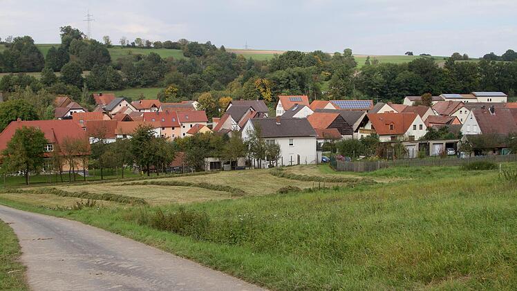 Blick auf das Bauerwartungsland "Eichholz" in Schönbrunn.Günther Geiling