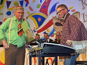 Als "Fahrende Straßenmusikanten" ernteten Pfarrer Stephan Eschenbacher (rechts) und Diakon Manfred Griebel viel Applaus. Fotos: Ulrike Langer