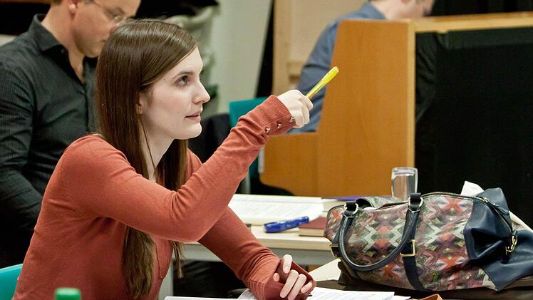 Regieassistentin Sonja Hahn bei der Probenarbeit. Foto: Jochen Berger