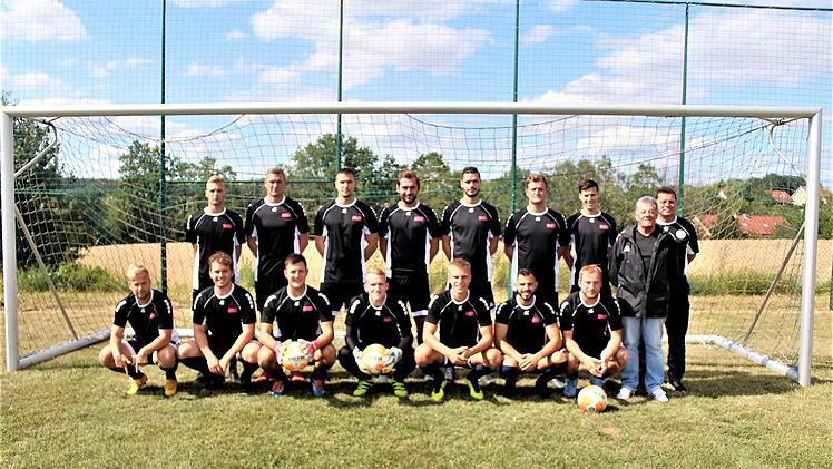 Die erste Mannschaft des SC Sylvia Ebersdorf in der Saison 2019/2020 (hinten von links):  Tom Thiel, Tim Knoch, David Pawellek, Tobias Nemmert, Patrick Heidenreich, Tobias Dalke, Tunahan Özer, Abteilungsleiter Horst Köhler und Trainer Dieter Kurth; (vorne von links): Jakob Engelmann, Christopher Autsch, Nicola Schoppel, Uwe Knauer, Maximilian Tranziska, Tayfun Peker und Andreas Böhnlein. - Es fehlen: Kaan Atessacan, Tobias Pechtold, Fabian Zapf, Bastian Pöche und Kai Pietschmann.Jürgen Vorndran