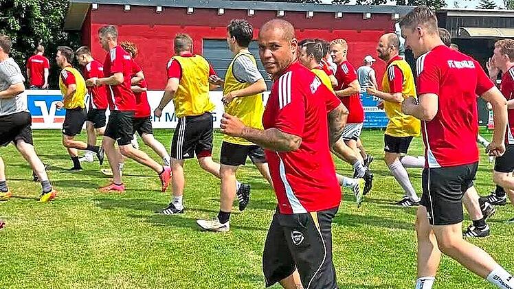 Die Jungfernfahrt als Coach hat Claudio de Jesus Sabino l&auml;ngst hinter sich. FC Nordhalben