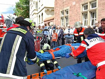 Bei einer Rettungsübung anlässlich des 125-jährigen Bestehens der Rotkreuz-Bereitschaft zeigten die Rettungskräfte ihr Können.  Foto: Dobschütz