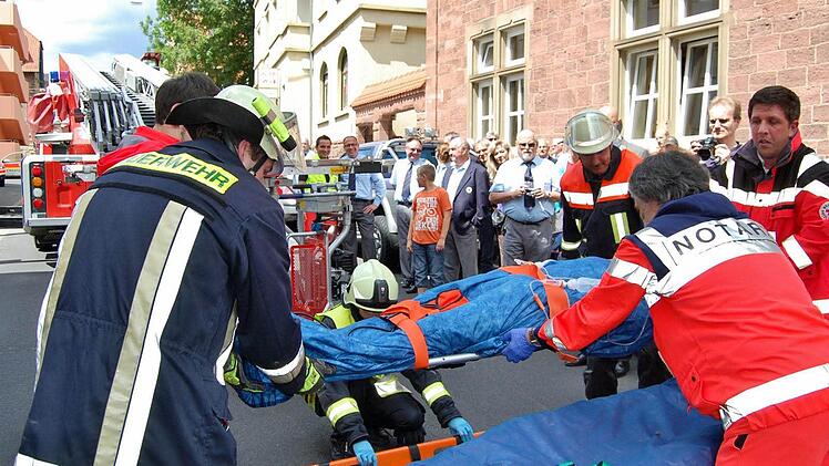 Bei einer Rettungsübung anlässlich des 125-jährigen Bestehens der Rotkreuz-Bereitschaft zeigten die Rettungskräfte ihr Können.  Foto: Dobschütz