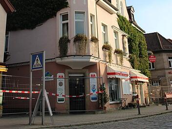 Die Hauptfiliale der Metzgerei Höring bleibt auf unbestimmte Zeit geschlossen - das Gebäude soll aber so bald wie möglich wieder aufgebaut und renoviert werden. Foto: Anna-Lena Deuerling