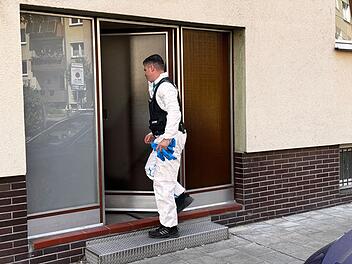 Mutmaßliches Tötungsdelikt in Nürnberg - Leiche von 30-Jährigem in Wohnung gefunden