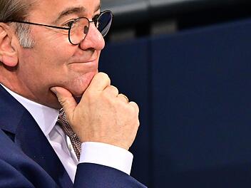 Bundestag billigt Wehrdienstgesetz