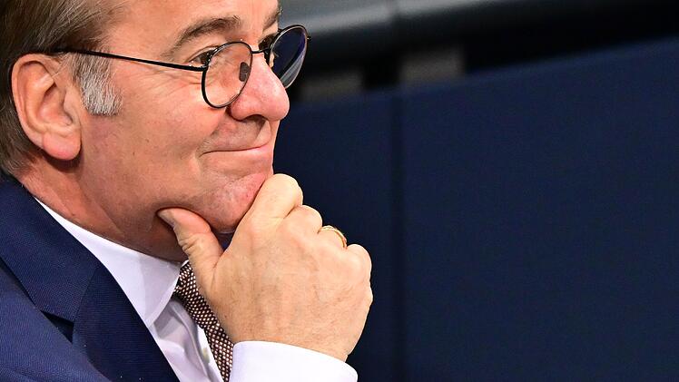 Bundestag billigt Wehrdienstgesetz