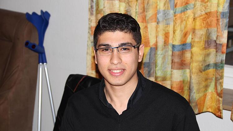 Alles was Majd Baradai aus Aleppo mit nach Höchstadt gebracht hat, ist ein abgewetzter brauner USB-Stick gewesen. Für den jungen Syrer ist dieser Datenspeicher aber ganz besonders wichtig, hat er darauf doch sein ganzes Leben. Dazu zählen Fotos von seiner Familie in Syrien ebenso wie die unterschiedlichsten persönlichen Dinge. Seinen Pass hat er eingescannt und seine Zeugnisse - schließlich will er hier Medizintechnik studieren.
