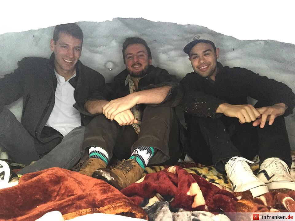 New Yorker vermieten nach Wintersturm Iglu