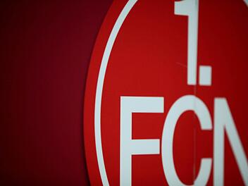 Das Logo des 1. FC Nürnberg. Foto: Daniel Karmann, dpa