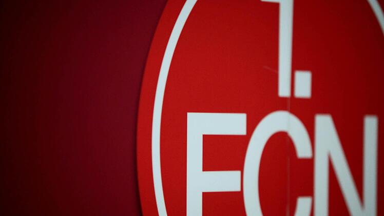 Das Logo des 1. FC Nürnberg. Foto: Daniel Karmann, dpa