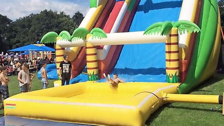 Hüpfburgen im Königsformat kommen in die Königsstadt.  Foto: Veranstalter Hüpfburgen-Festival