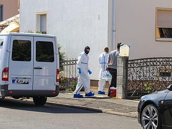 Das Wohnhaus wurde von Experten der Spurensicherung untersucht. Foto: Merzbach/News5