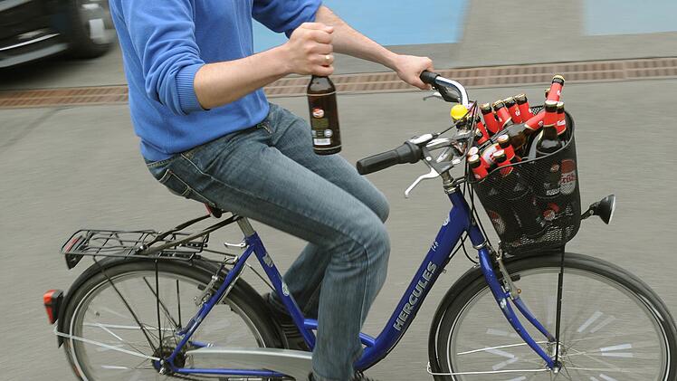 Einen betrunkenen Fahrraddieb hat die Bamberger Polizei schnell erwischen können.  Symbolfoto: Holger Hollemann/dpa
