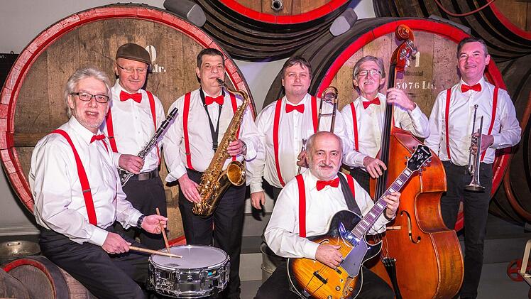Die "Old Beertown Jazzband" stellte sich - passender Weise im Bayerischen Brauereimuseum - zum Gruppenfoto  mit (von links) Peter "Pit" Brendel, Sepp Roth, Wolfgang Schrepfer, Jürgen Punzet, Wolfgang Diem, Conny Fischer und Daniel Hoffmann.privat