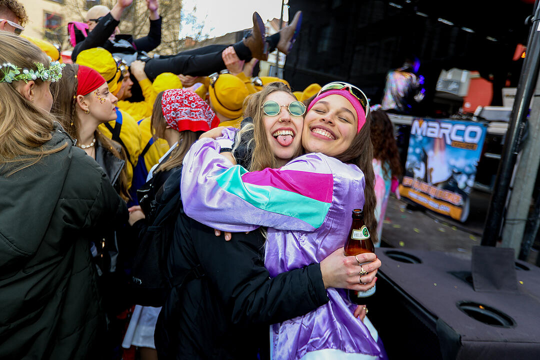 Große Party nach dem Faschingsumzug am Marktplatz.