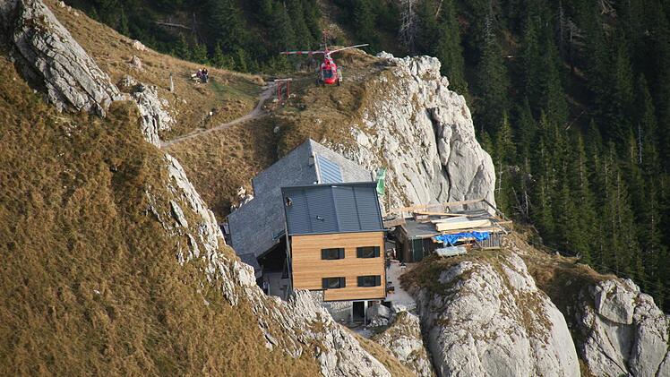 Die Bad Kissinger Hütte von oben, mit Neubau und Hubschrauber