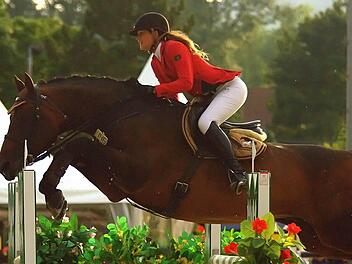 Ihr bestes Ergebnis in Mitwitz erreichte Nadja Schmittlein vom Reitclub Küps beim Springen der Klasse M**, als sie mit ihrem Pferd Cais Platz 4 (2. Abteilung) belegte. Foto: Wolfram Schmidt