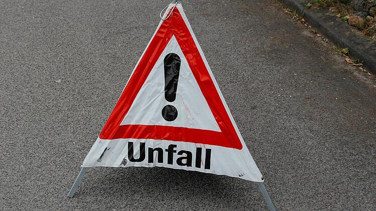 M&uuml;nchner verliert bei Unfallflucht sein Kennzeichen auf der A9 bei Betzenstein. Symbolbild: Christopher Schulz