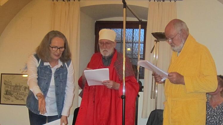 Bärbel Fürst, Jens Müller Rastede und Bernt Sieg (von links) bei ihrem Auftritt im Deutschherrnkeller.  Foto: Hartmut Hessel
