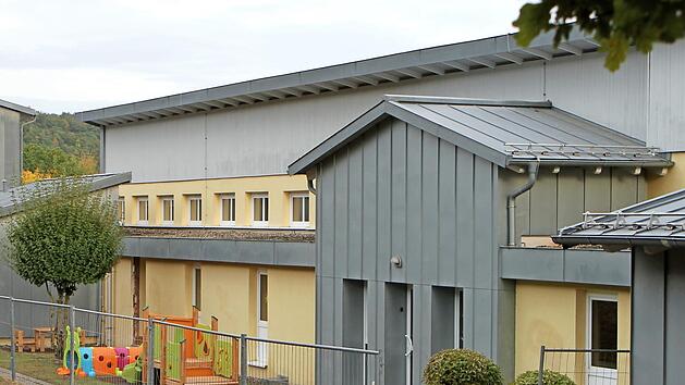 In einem Bauteil der Schule an der "Oberen Heuernte" sind inzwischen auch Räume für die Kinderkrippe eingerichtet. Insgesamt wird die Schule überwiegend von der Grundschule Ebelsbach genutzt.  Foto: Günther Geiling