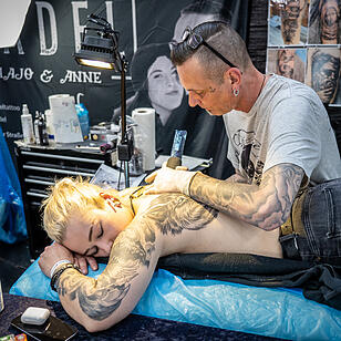 Mit vielen Top Tattookünstlern und Händlern.
