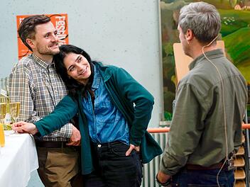 Herr Stimpel (Phil Laude) und Sahra (Pegah Ferydoni) unterrichten auch in der dritten Staffel von "Almania" die Schüler der Cem-Özdemir-Gesamtschule in Stuttgart.