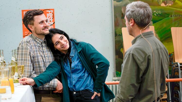 Herr Stimpel (Phil Laude) und Sahra (Pegah Ferydoni) unterrichten auch in der dritten Staffel von "Almania" die Schüler der Cem-Özdemir-Gesamtschule in Stuttgart.