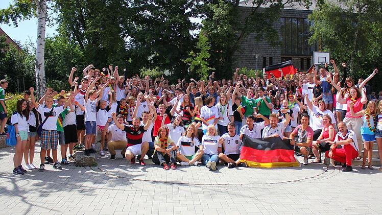 Auch Schüler und Lehrer der Realschule Herzogenaurach sind in WM-Stimmung.  Foto: privat