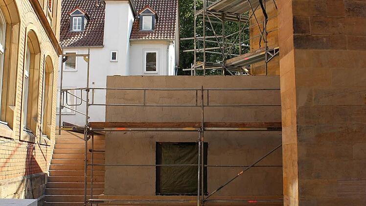 Hinter der Kirche. Foto: Ulrike Nauer