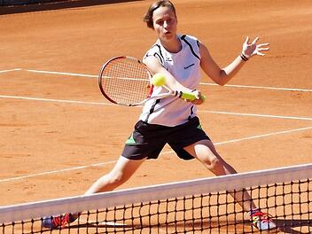 Ebenso wie die Spitzenspielerin Katrin Beierkuhnlein blieb beim TC Steinwiesen auch Carmen Klinger (Bild) in ihren sechs Saisonbegegnungen sowohl im Einzel als auch im Doppel unbezwungen.  Foto: Hans Franz