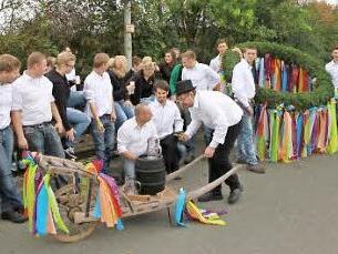 Der Kerwakranz hatte einen Durchmesser von 1,50 Meter. Foto: Erlwein