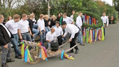 Der Kerwakranz hatte einen Durchmesser von 1,50 Meter. Foto: Erlwein