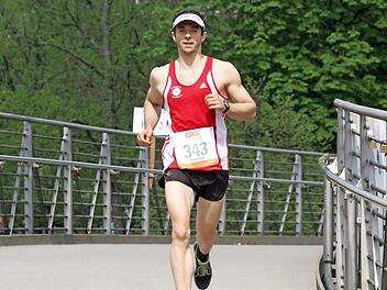 Christian Dürr (343) vom TV Ochsenfurt gewinnt bei den Männern. Foto: Reinhold Nürnberger