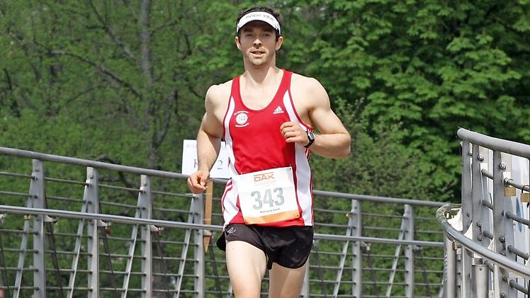 Christian Dürr (343) vom TV Ochsenfurt gewinnt bei den Männern. Foto: Reinhold Nürnberger