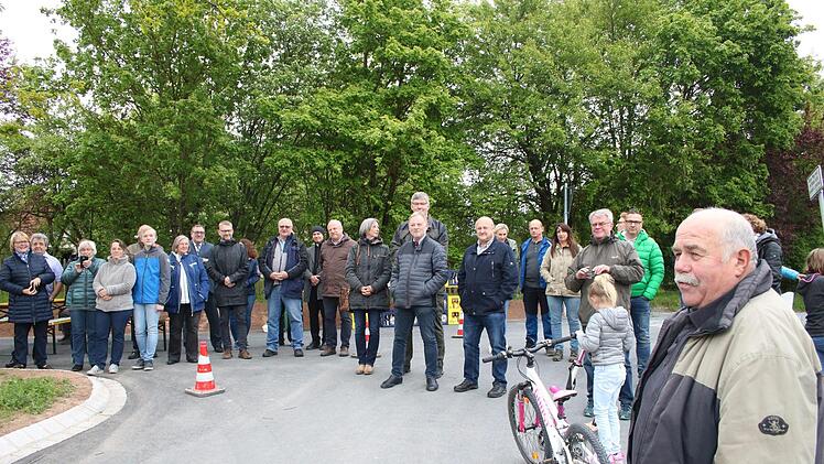 Nach knapp einem Jahr Bauzeit ist die Heinersreuther Straße wieder offiziell für den Verkehr freigegeben. Foto: Jürgen Gärtner