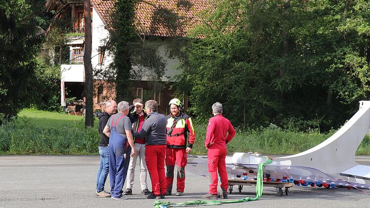 ... aber die Wand ist zu schwer, die Aktion wird abgebrochen.Foto: Katrin Geyer