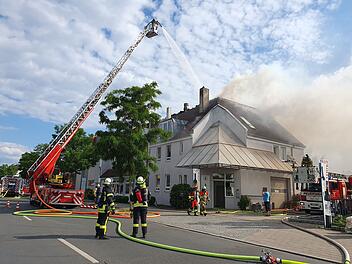 Dachstuhlbrand in Mehrfamilienhaus in F&uuml;rth